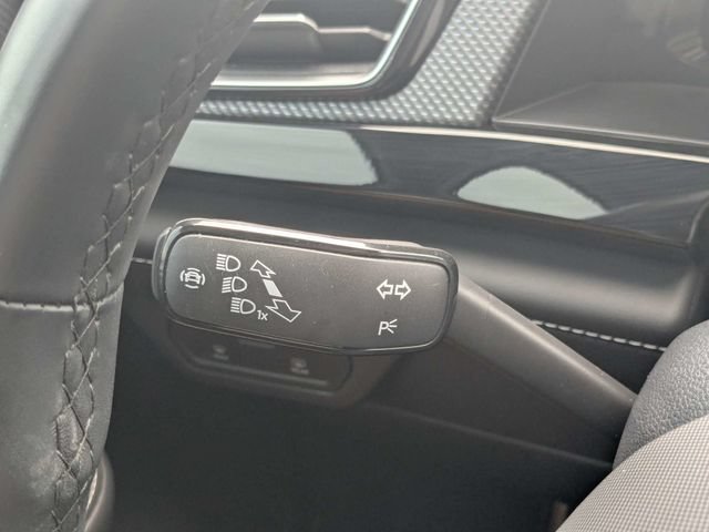 Used 2025 Volkswagen Atlas Cross Sport SEL Premium R-Line AWD/4WD image 29