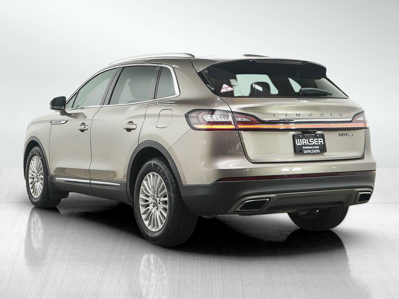Used 2020 Lincoln Nautilus Premier AWD/4WD image 5