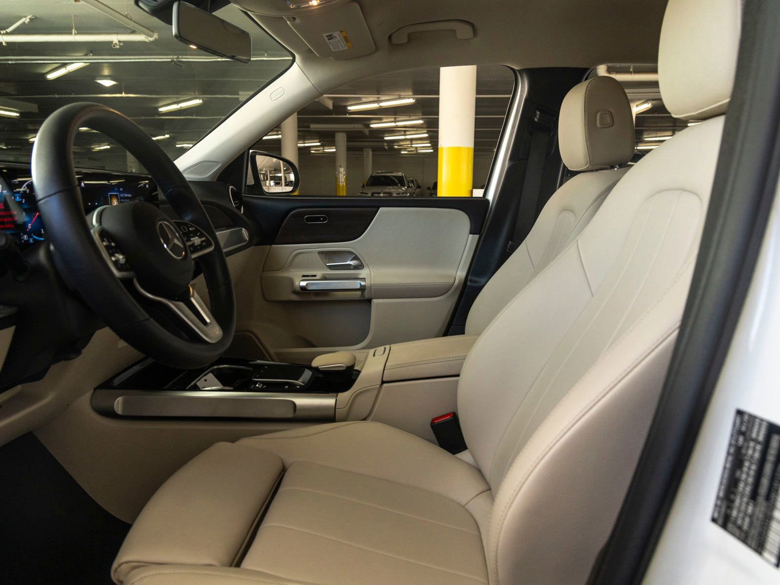 Used 2022 Mercedes-Benz GLB 250 4MATIC image 14