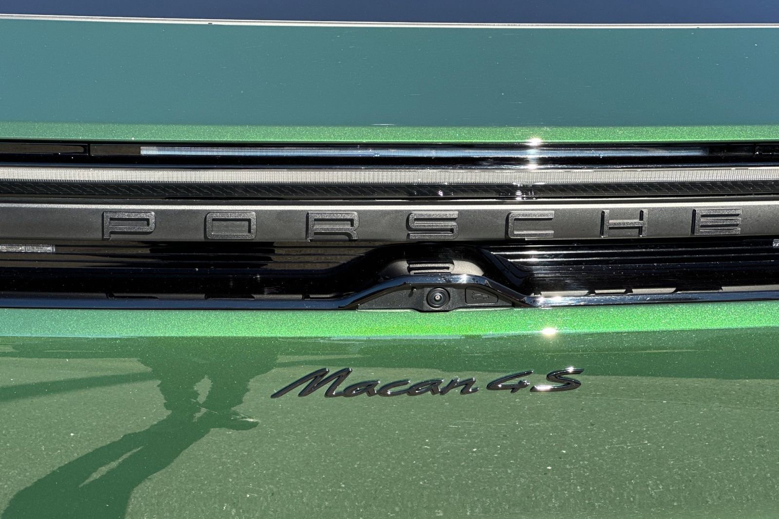 Certified 2025 Porsche Macan 4S Electric image 40