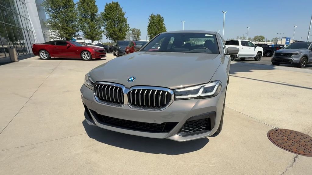 Used 2022 BMW 530e xDrive w/ Premium Package AWD/4WD image 3