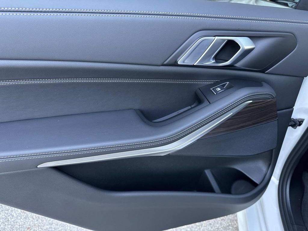 Used 2026 BMW X7 xDrive40i w/ M Sport Package AWD/4WD image 14