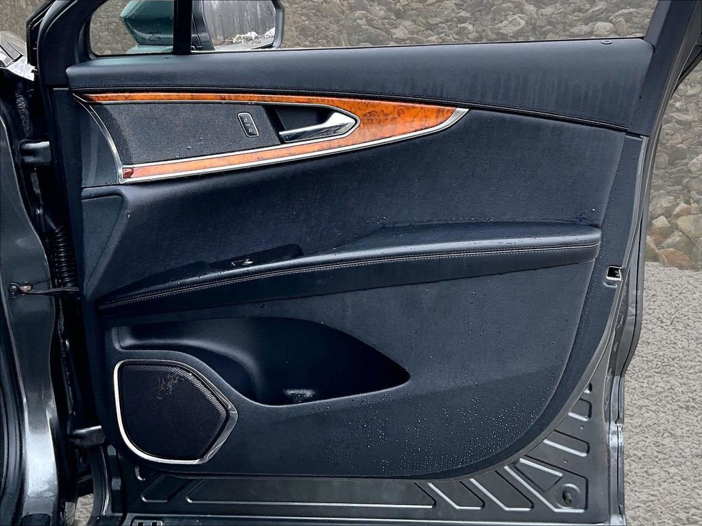 Used 2019 Lincoln Nautilus Select image 22