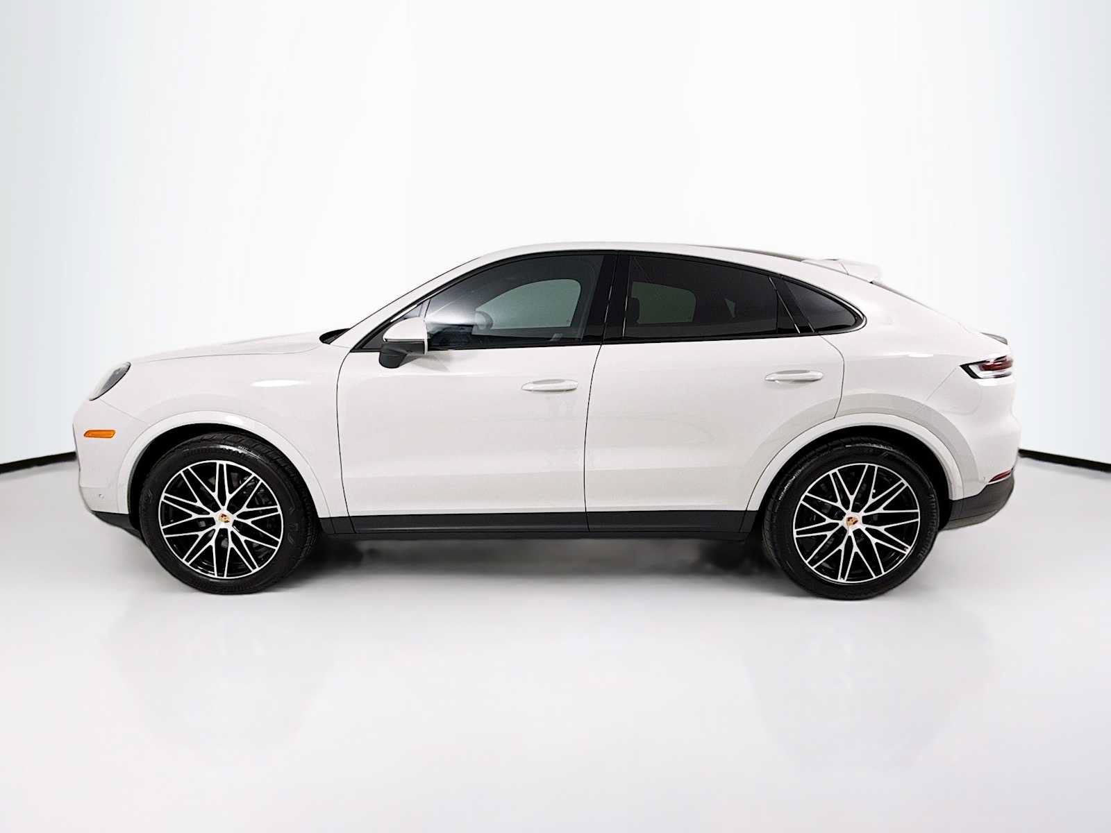 Certified 2025 Porsche Cayenne Coupe AWD/4WD image 2