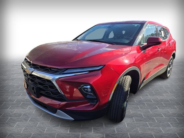 Used 2025 Chevrolet Blazer LT image 3