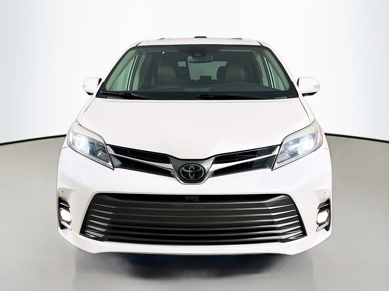 Used 2019 Toyota Sienna Limited Premium AWD/4WD image 2