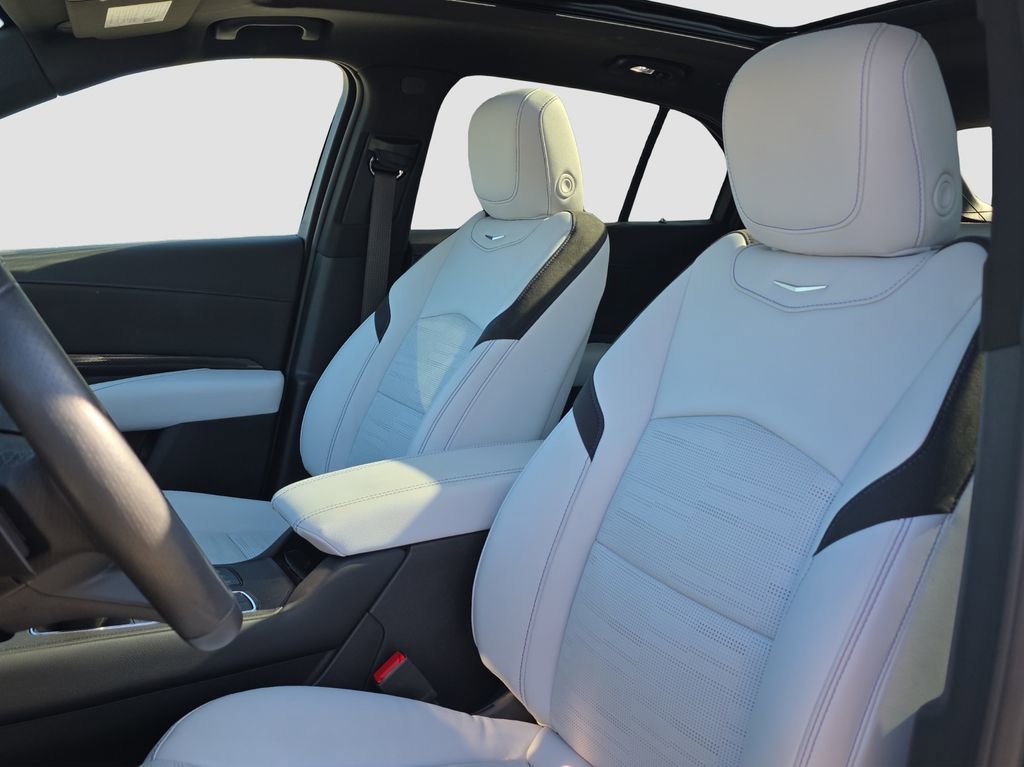 Used 2025 Cadillac XT4 Sport AWD/4WD image 7