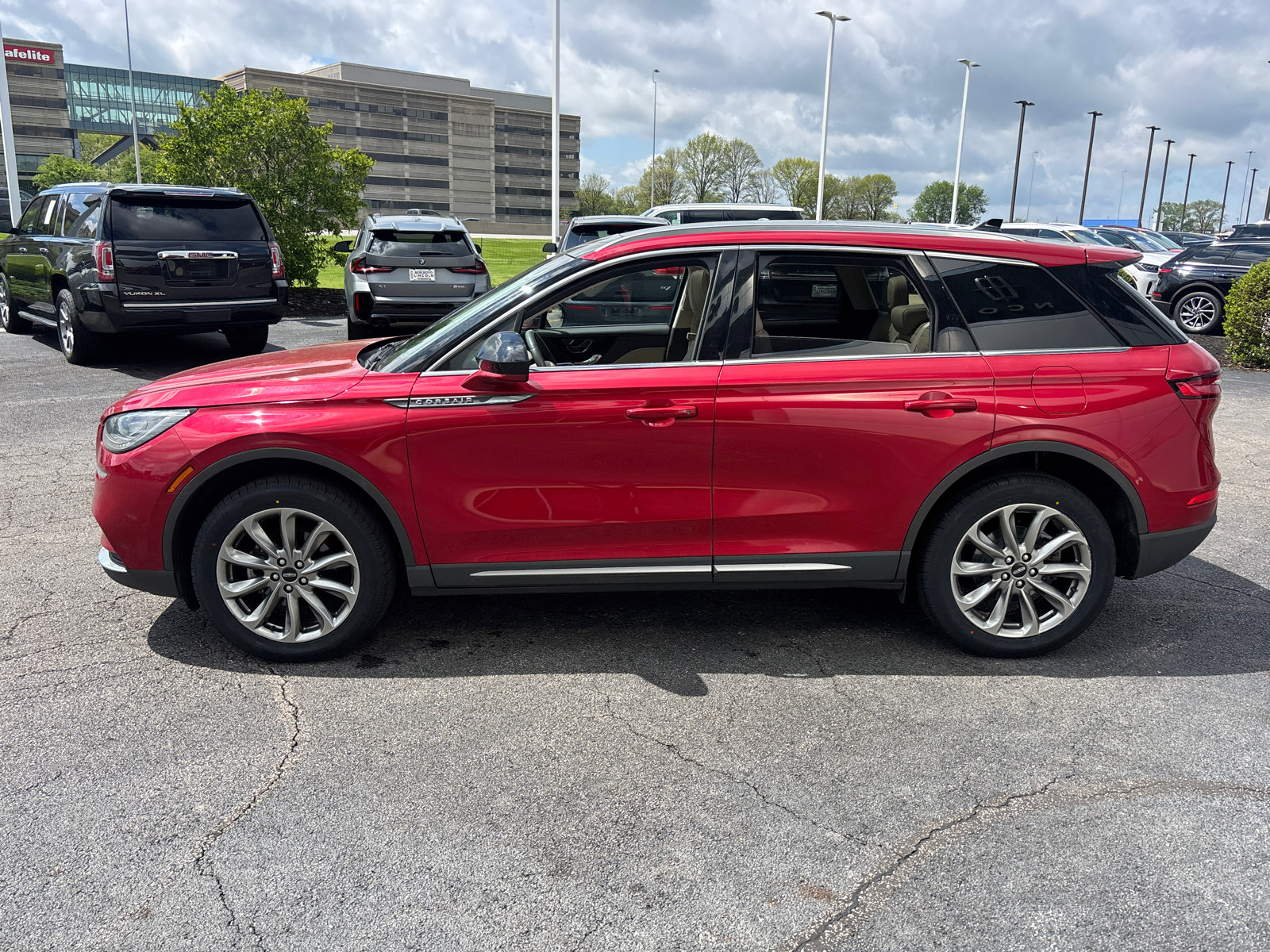 Used 2022 Lincoln Corsair AWD w/ Premium Package image 4