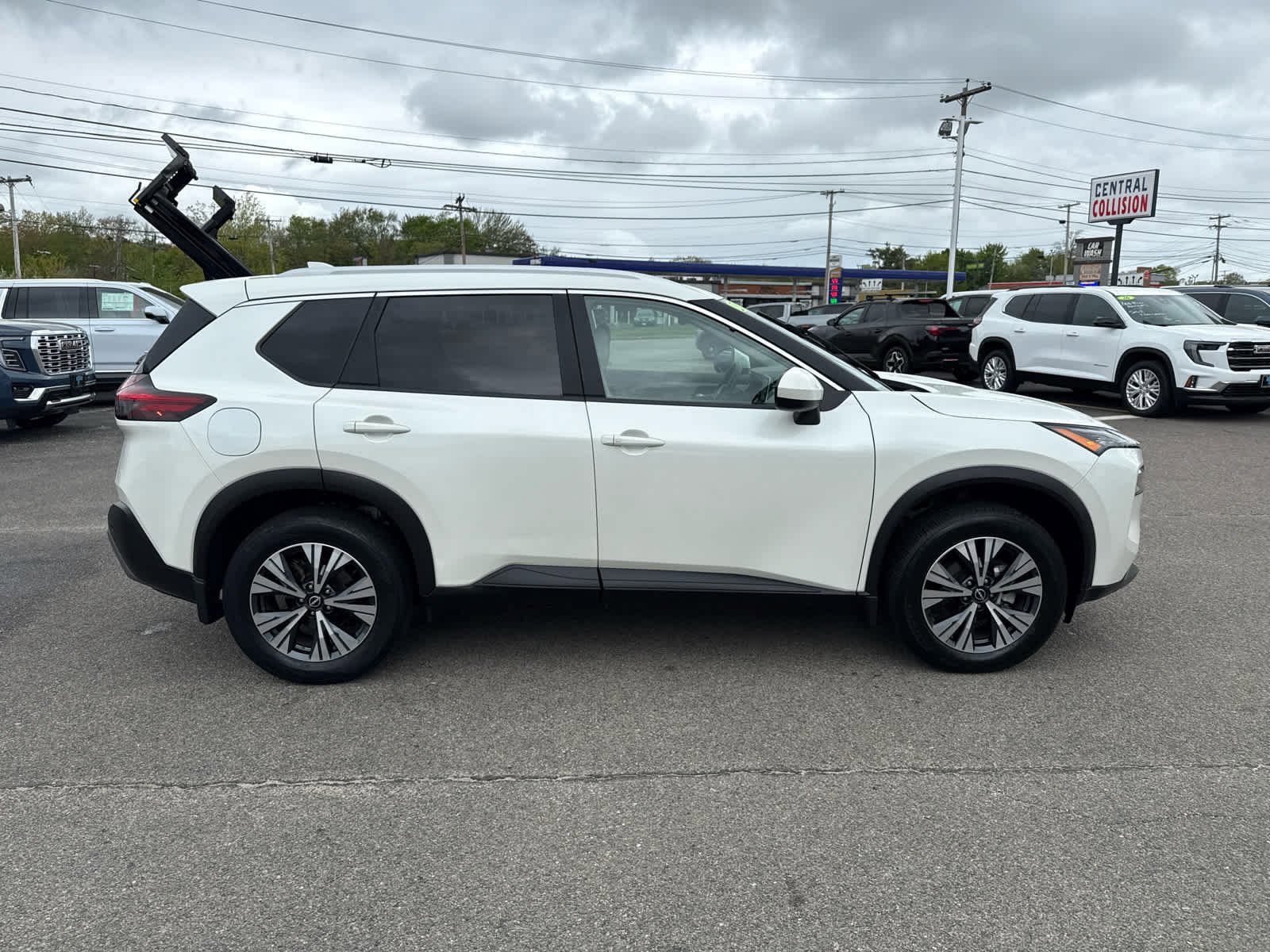Used 2023 Nissan Rogue SV w/ SV Premium B Package AWD/4WD image 6