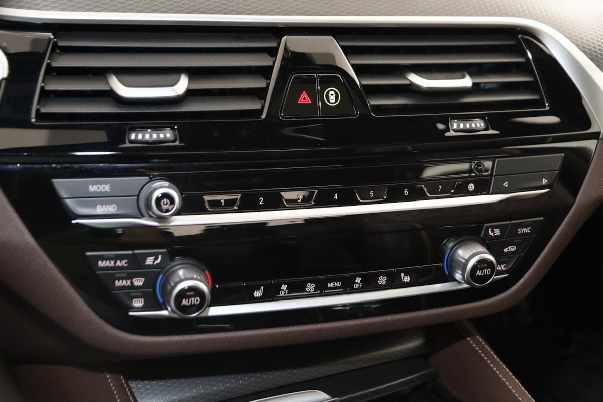 Used 2023 BMW M550i xDrive image 37