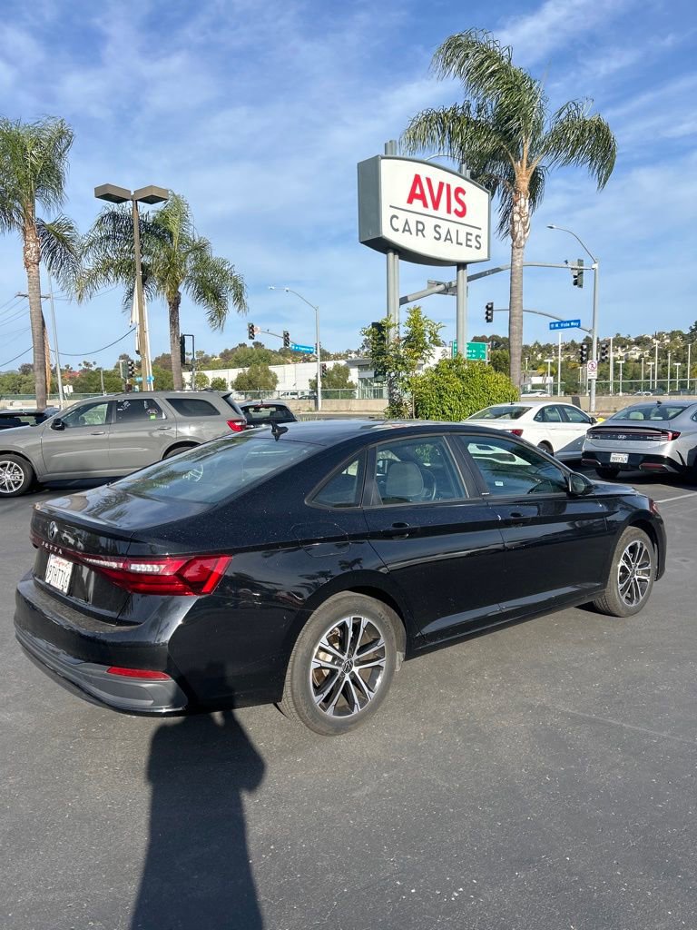 Used 2025 Volkswagen Jetta Sport image 2