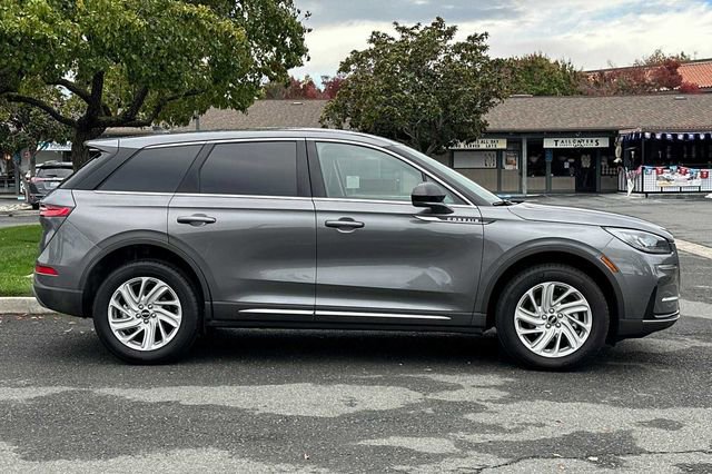 Used 2025 Lincoln Corsair FWD w/ Rear Removable Package Tray image 7