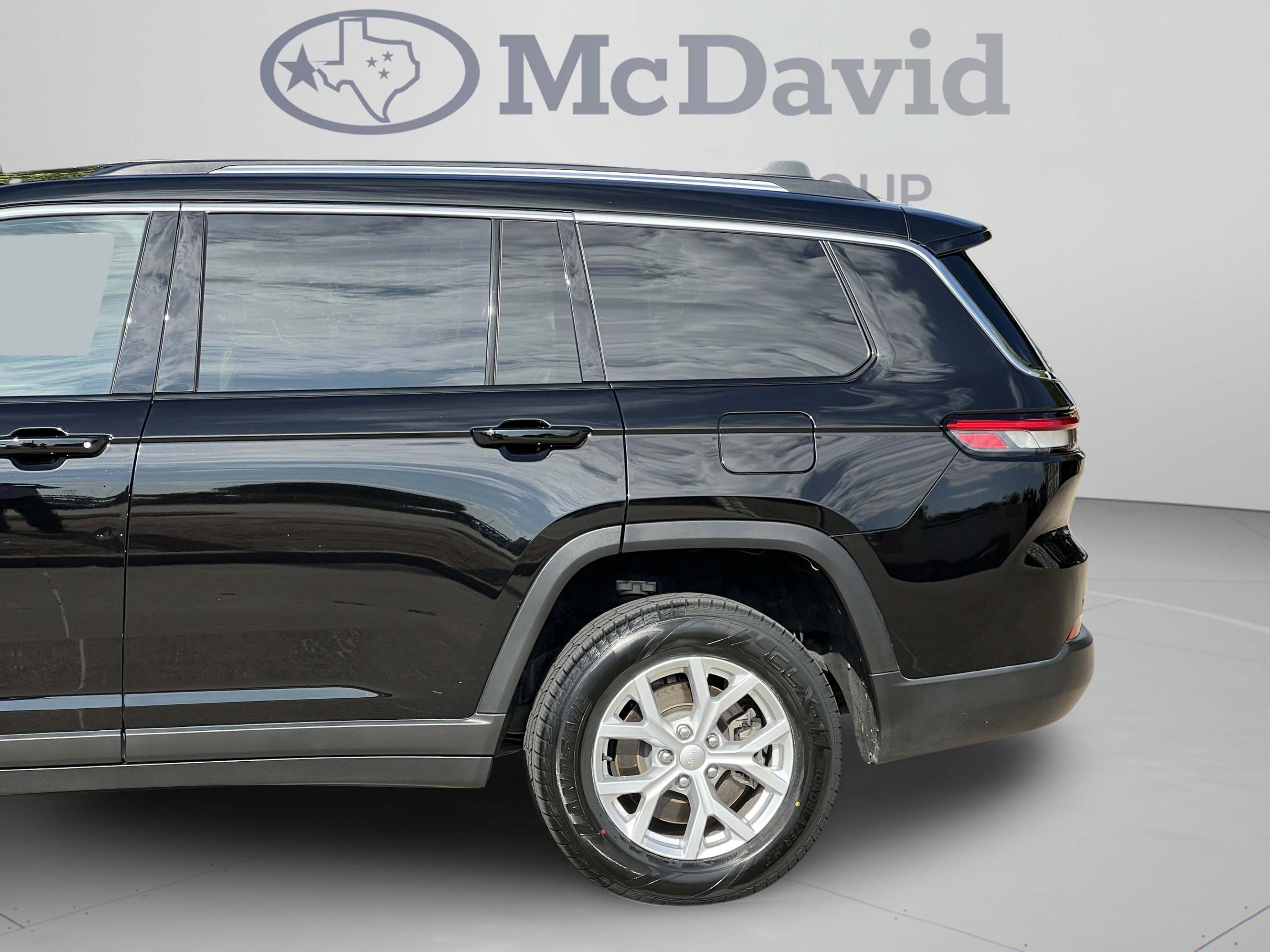 Used 2023 Jeep Grand Cherokee L Limited AWD/4WD image 28
