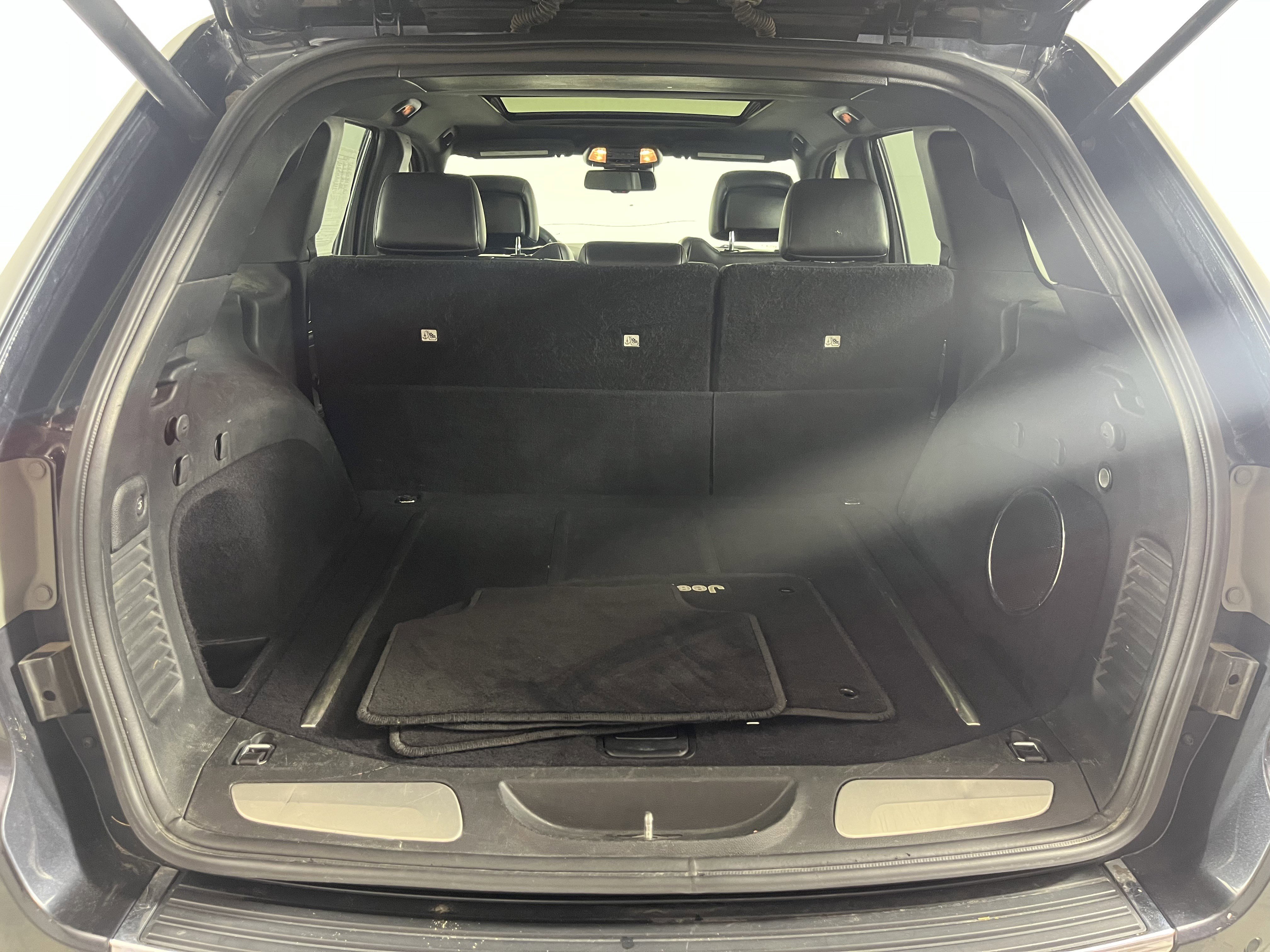 Used 2014 Jeep Grand Cherokee Limited w/ Luxury Group II image 28