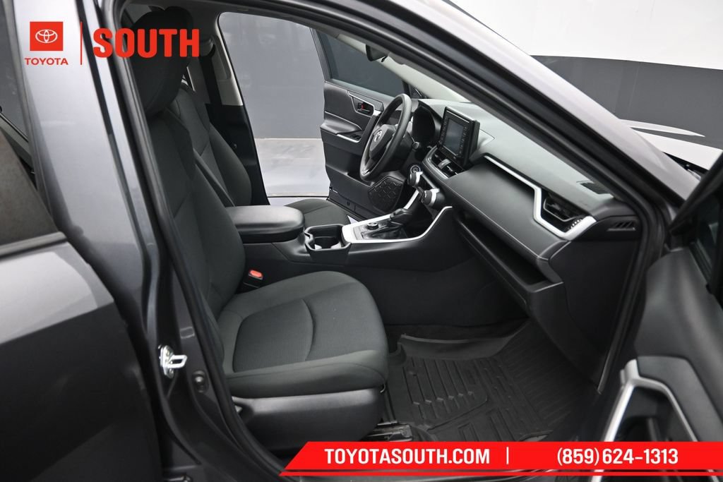Used 2021 Toyota RAV4 LE AWD/4WD image 29