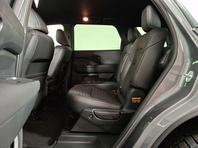 Used 2025 Nissan Pathfinder Rock Creek image 13