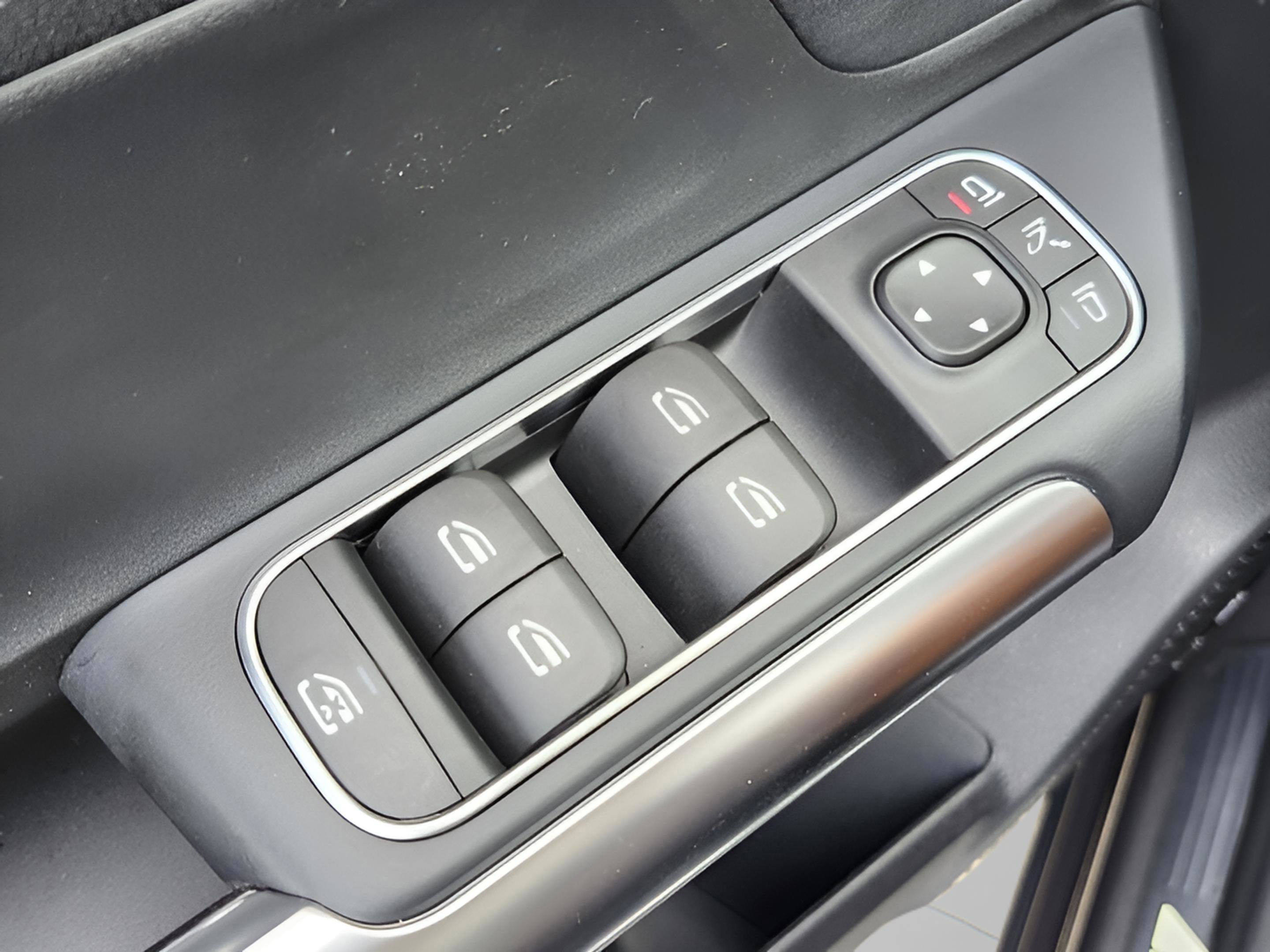 New 2026 Mercedes-Benz GLA 35 AMG 4MATIC image 32