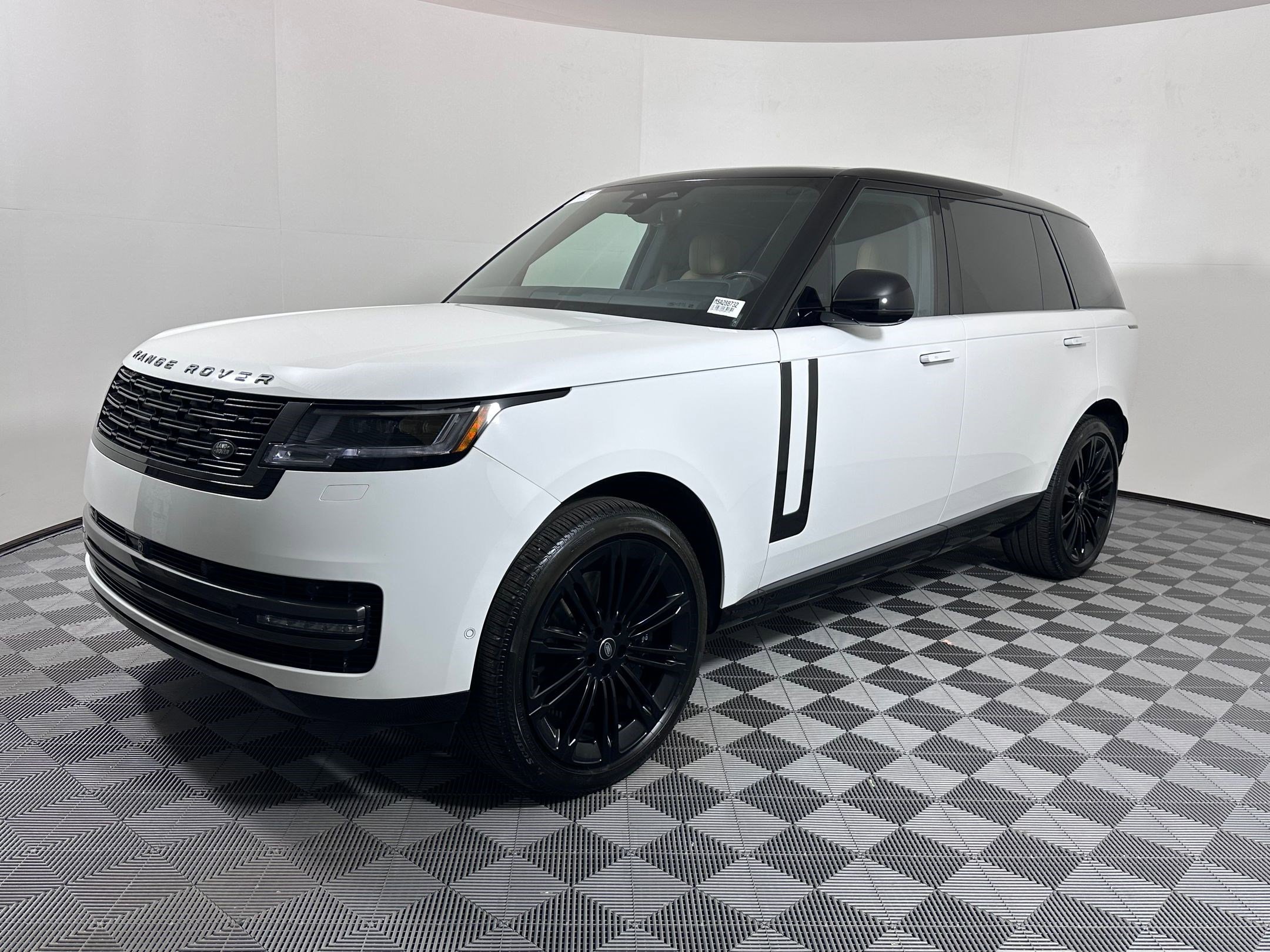 Used 2025 Land Rover Range Rover Long Wheelbase SE