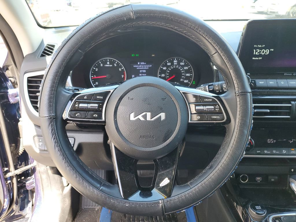 Certified 2023 Kia Seltos EX image 22