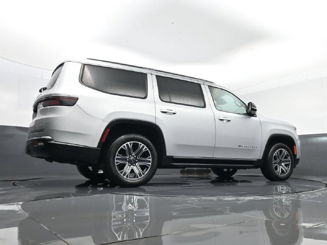Used 2025 Jeep Wagoneer Series II AWD/4WD image 29