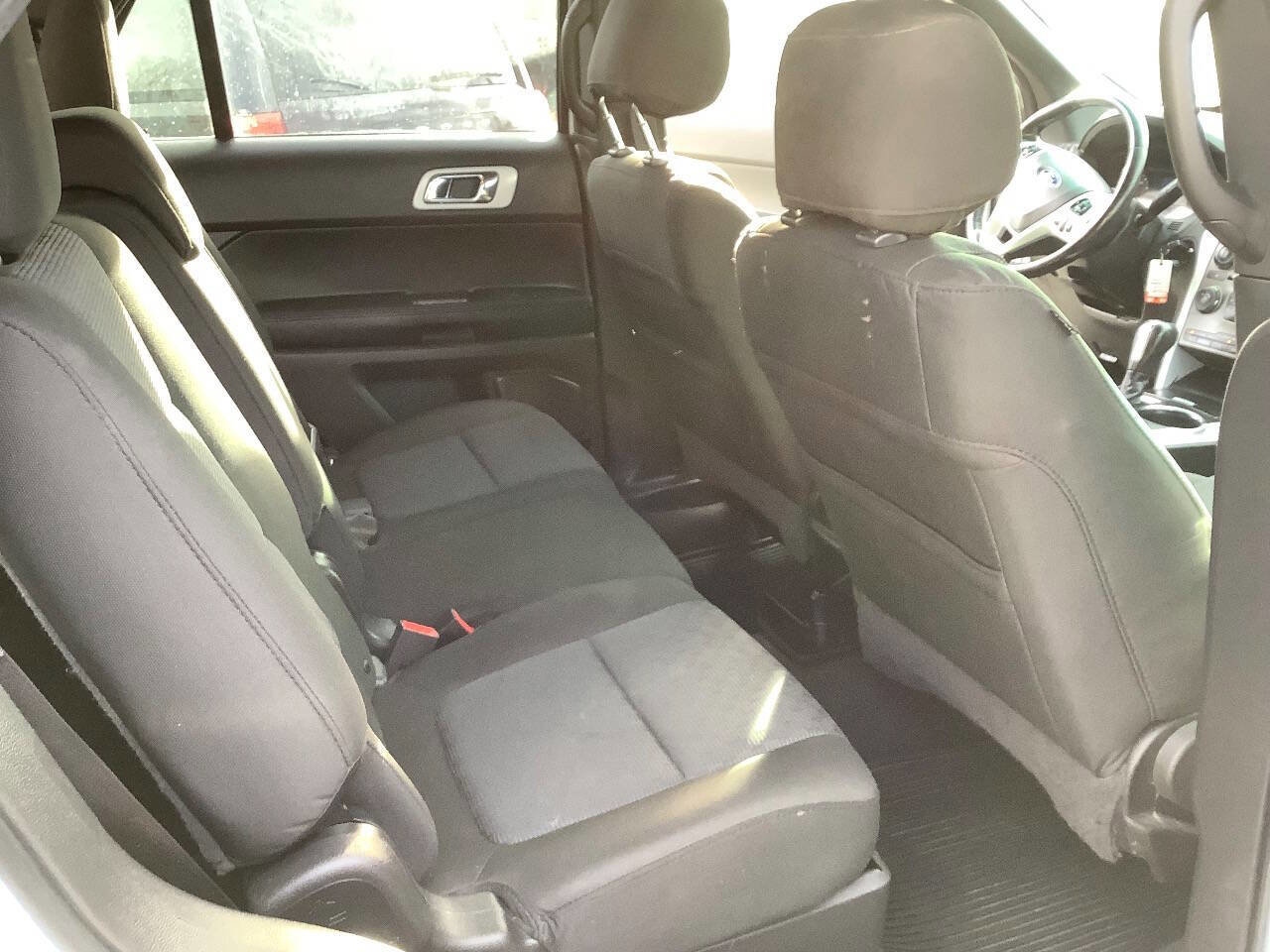 Used 2015 Ford Explorer XLT image 32