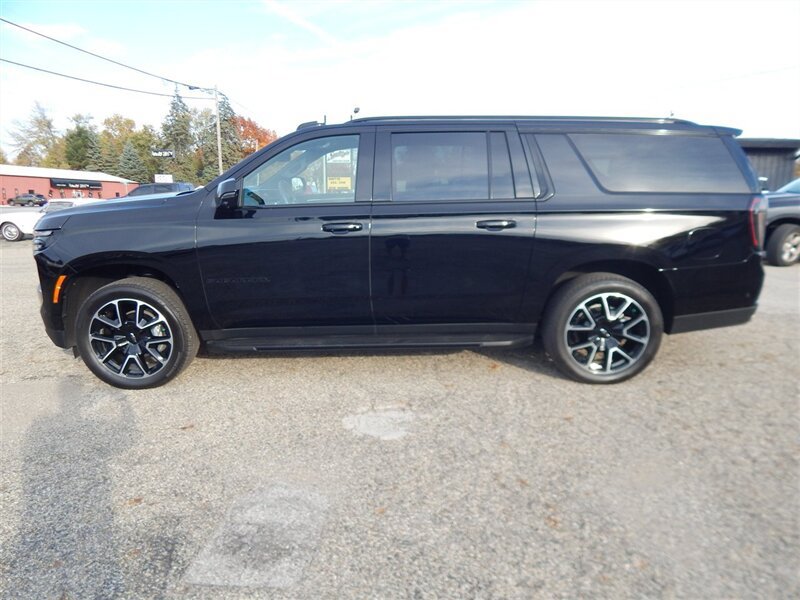 Used 2026 Chevrolet Suburban RST w/ RST Capability Package AWD/4WD image 1