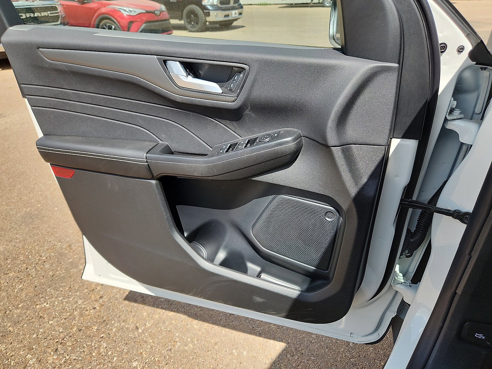 New 2025 Ford Escape SE image 13