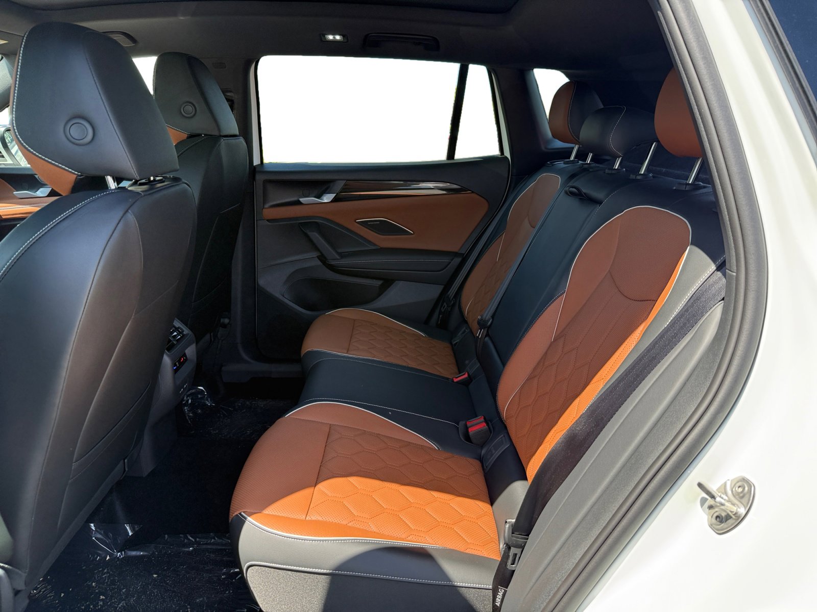 New 2026 Volkswagen Tiguan SEL R-Line AWD/4WD image 16