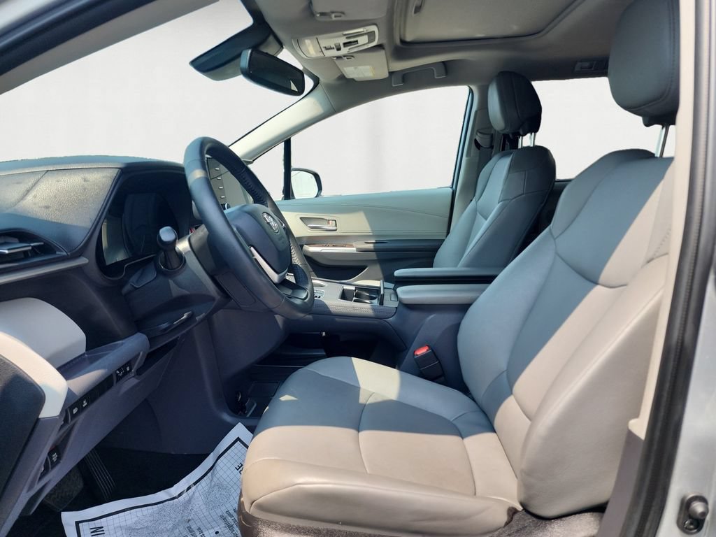 Used 2023 Toyota Sienna XLE w/ XLE Plus Package AWD/4WD image 10
