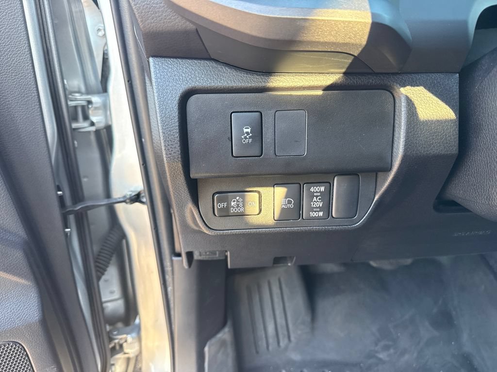 Used 2023 Toyota Tacoma TRD Off-Road w/ Technology Package AWD/4WD image 13