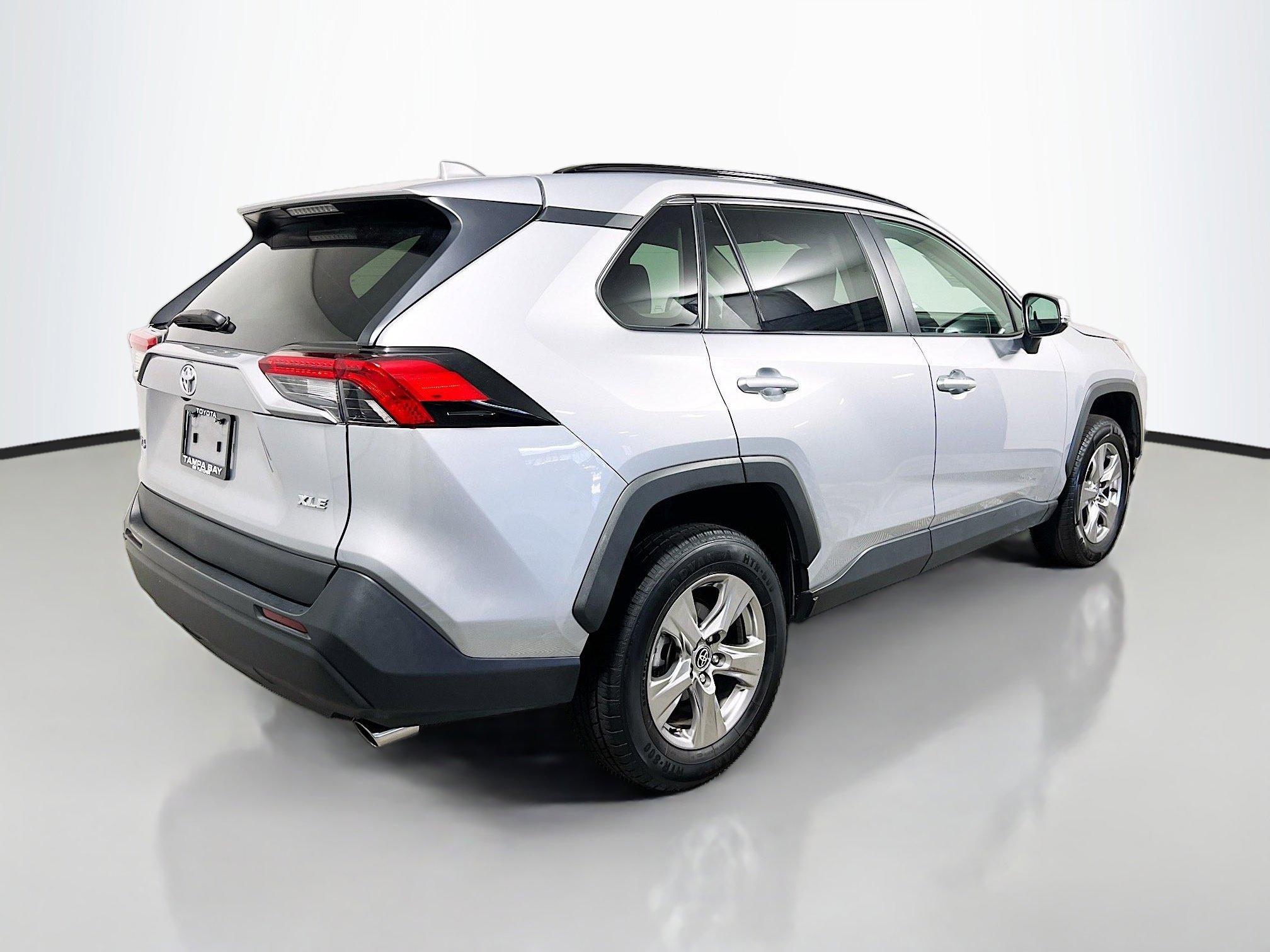 Used 2024 Toyota RAV4 XLE FWD image 4