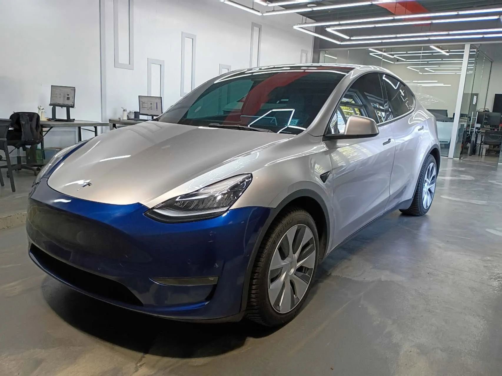 Used 2022 Tesla Model Y Long Range AWD/4WD image 2