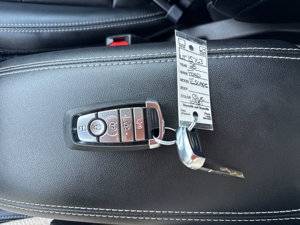 Used 2025 Ford Escape Platinum image 41
