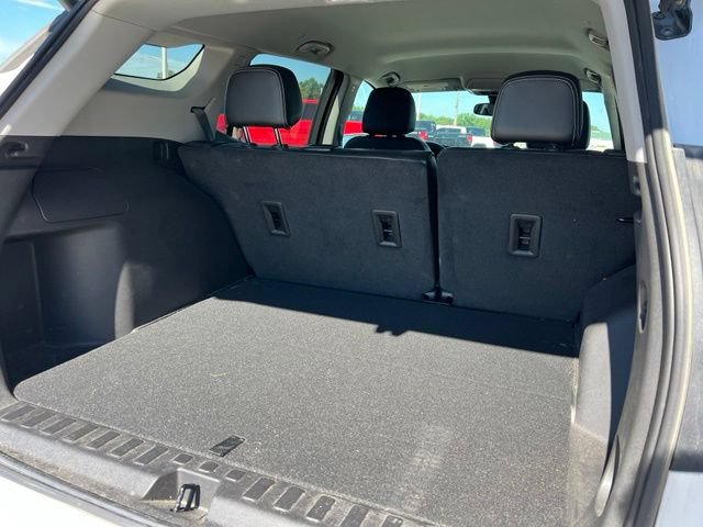 Used 2022 GMC Terrain SLT w/ Infotainment Package II AWD/4WD image 8