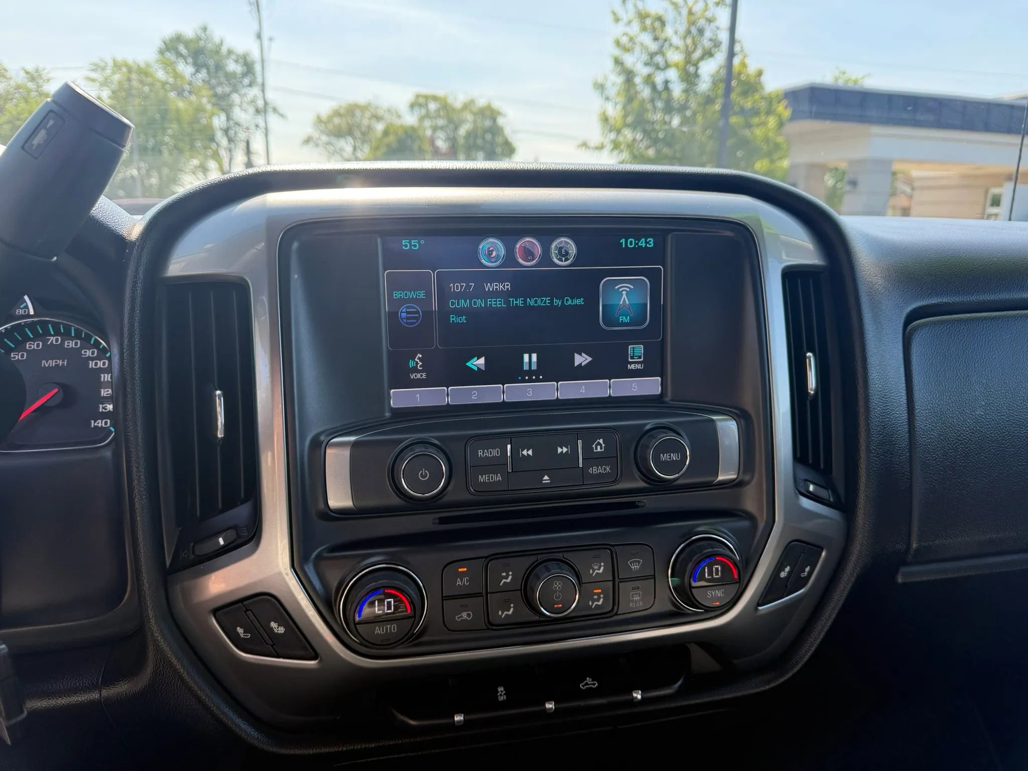Used 2015 Chevrolet Silverado 2500 LT w/ LT Convenience Package AWD/4WD image 12