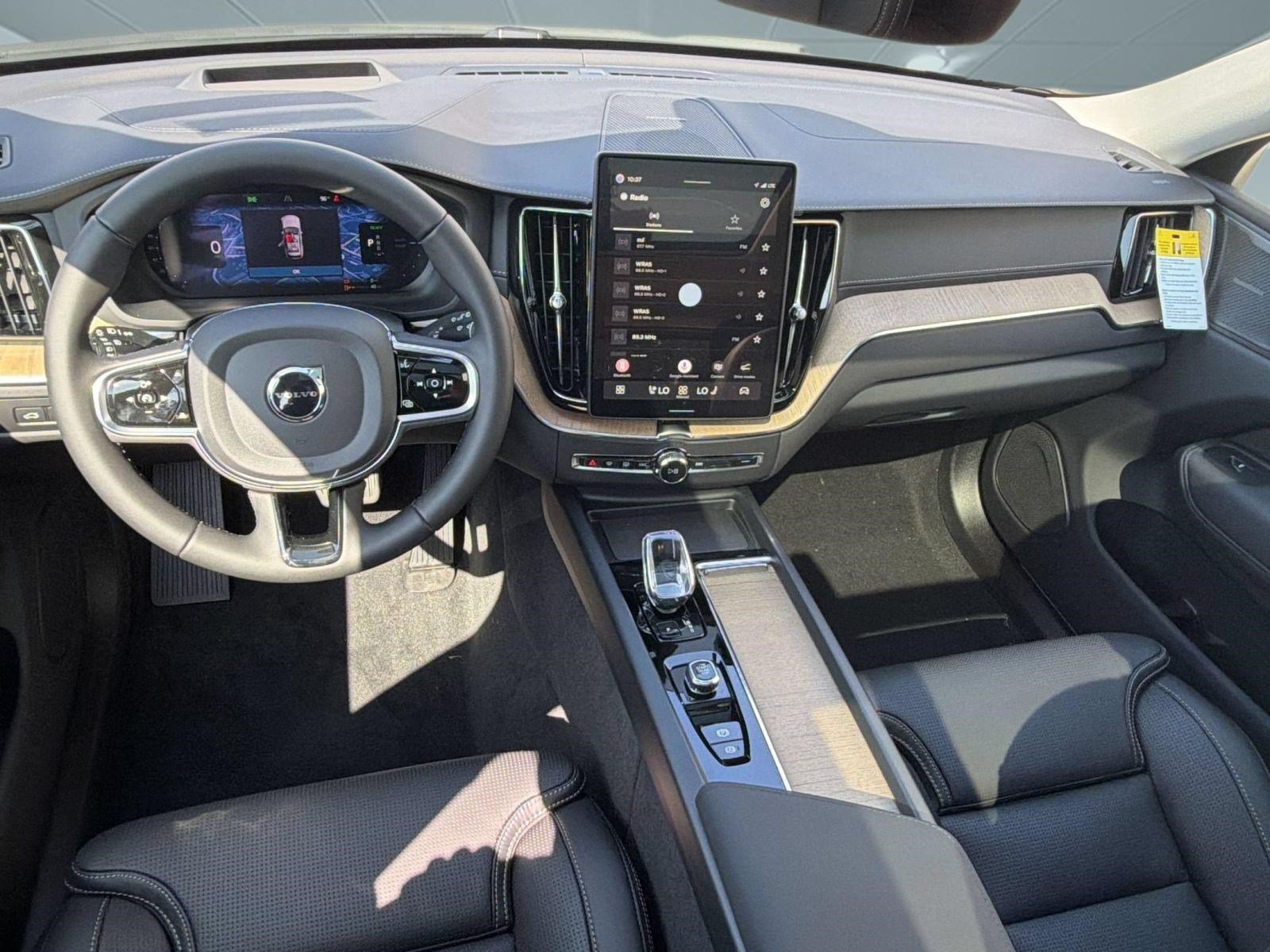 New 2026 Volvo XC60 T8 Ultra w/ Climate Package AWD/4WD image 15