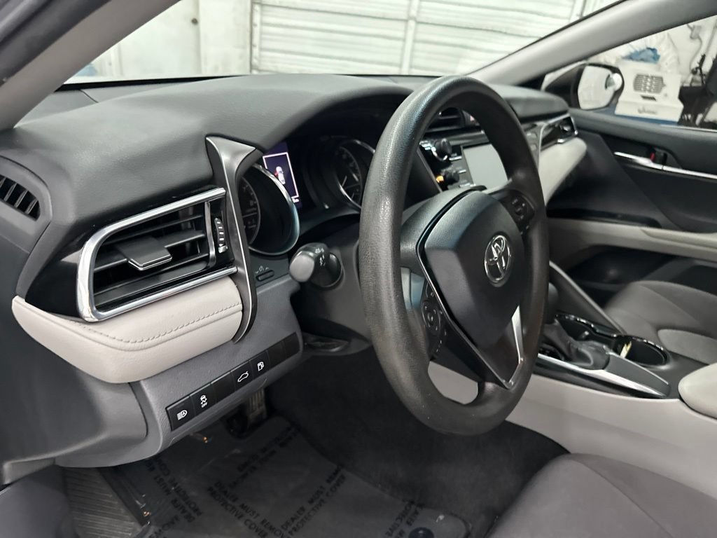 Used 2018 Toyota Camry LE FWD image 14