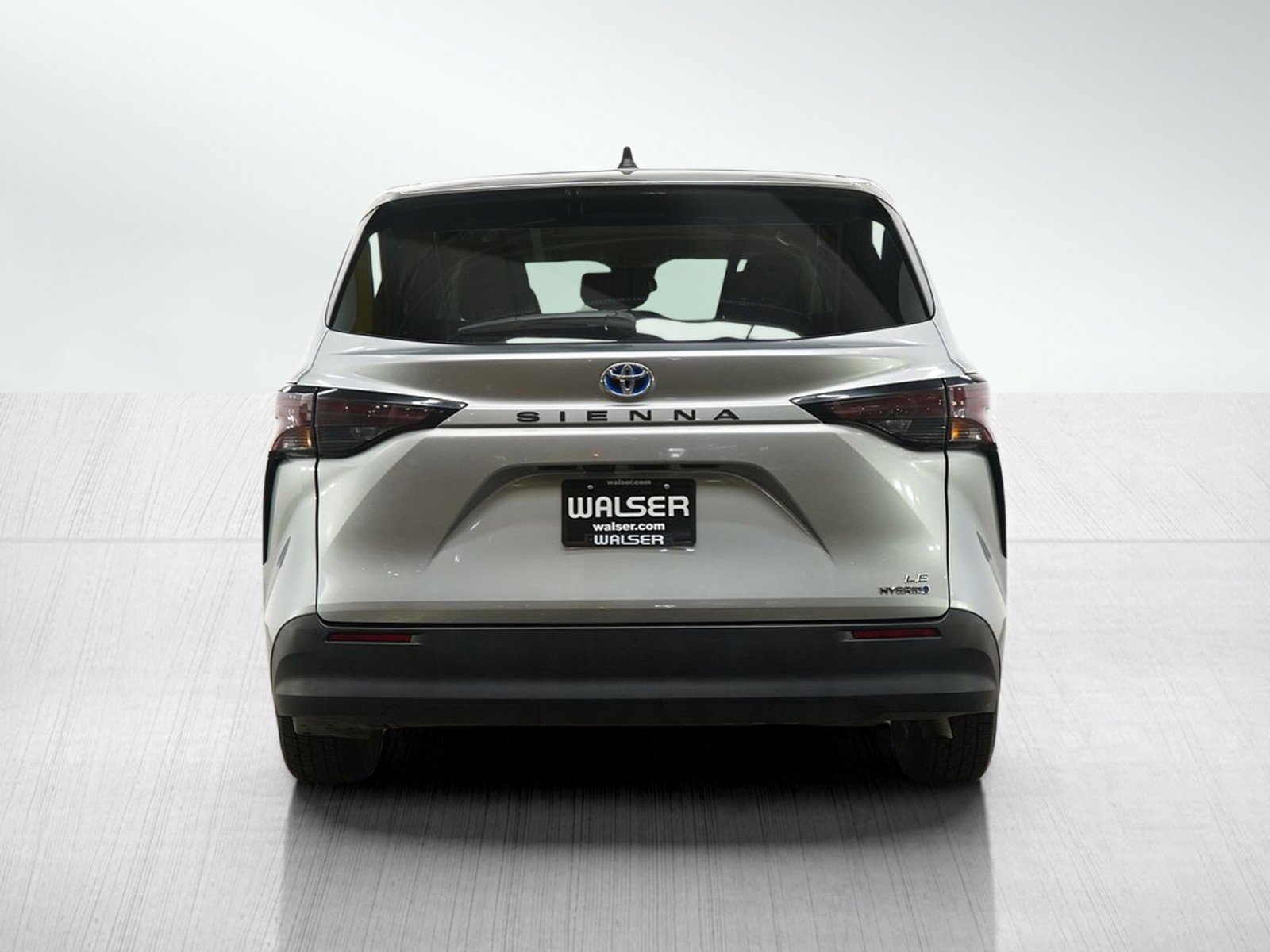 Used 2024 Toyota Sienna LE FWD image 6