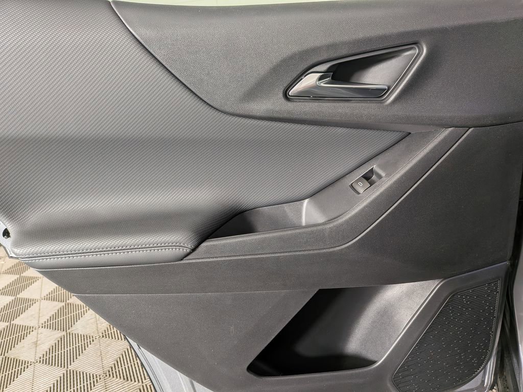 New 2026 Chevrolet Equinox LT w/ Convenience Package II image 32