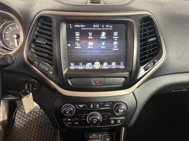 Certified 2017 Jeep Cherokee Latitude w/ Cold Weather Group AWD/4WD image 15