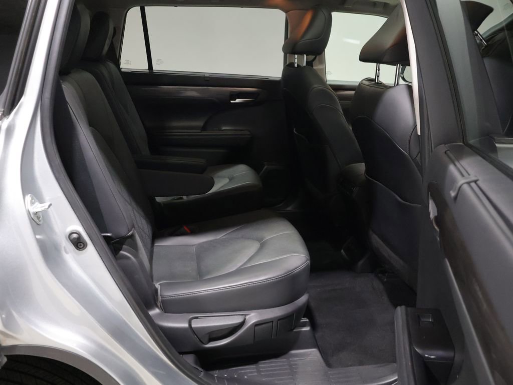 Used 2020 Toyota Highlander Platinum image 23