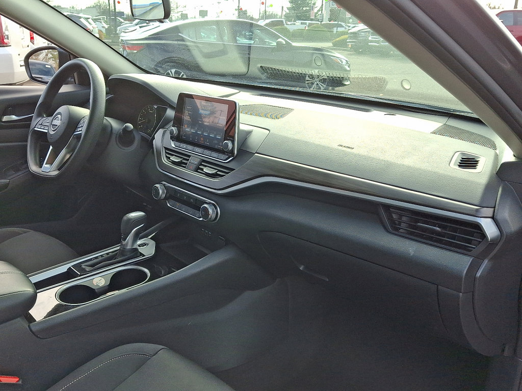 Used 2024 Nissan Altima 2.5 SV image 11