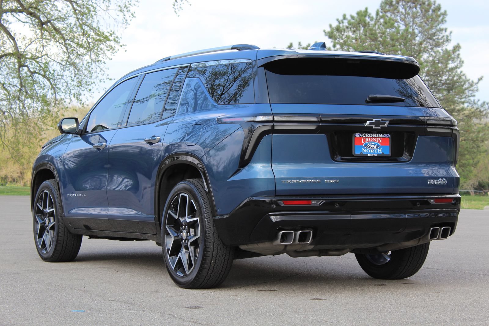 Used 2025 Chevrolet Traverse High Country w/ LPO, Floor Liner Package AWD/4WD image 6