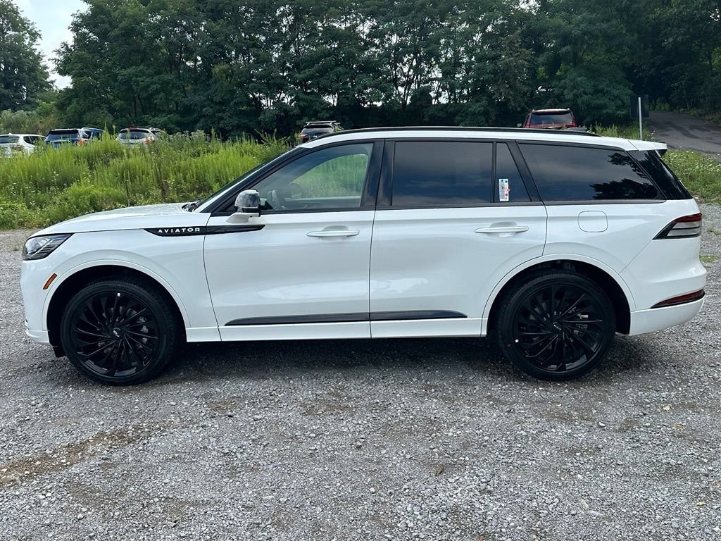New 2026 Lincoln Aviator Reserve w/ Jet Appearance Package AWD/4WD image 2