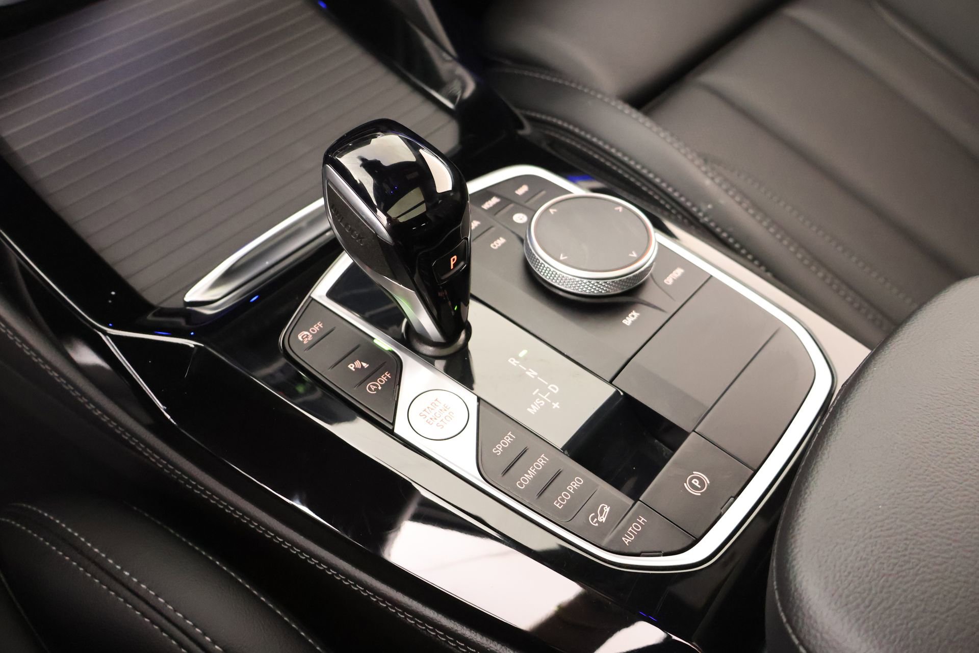 Used 2025 BMW X4 xDrive30i w/ Premium Package image 9