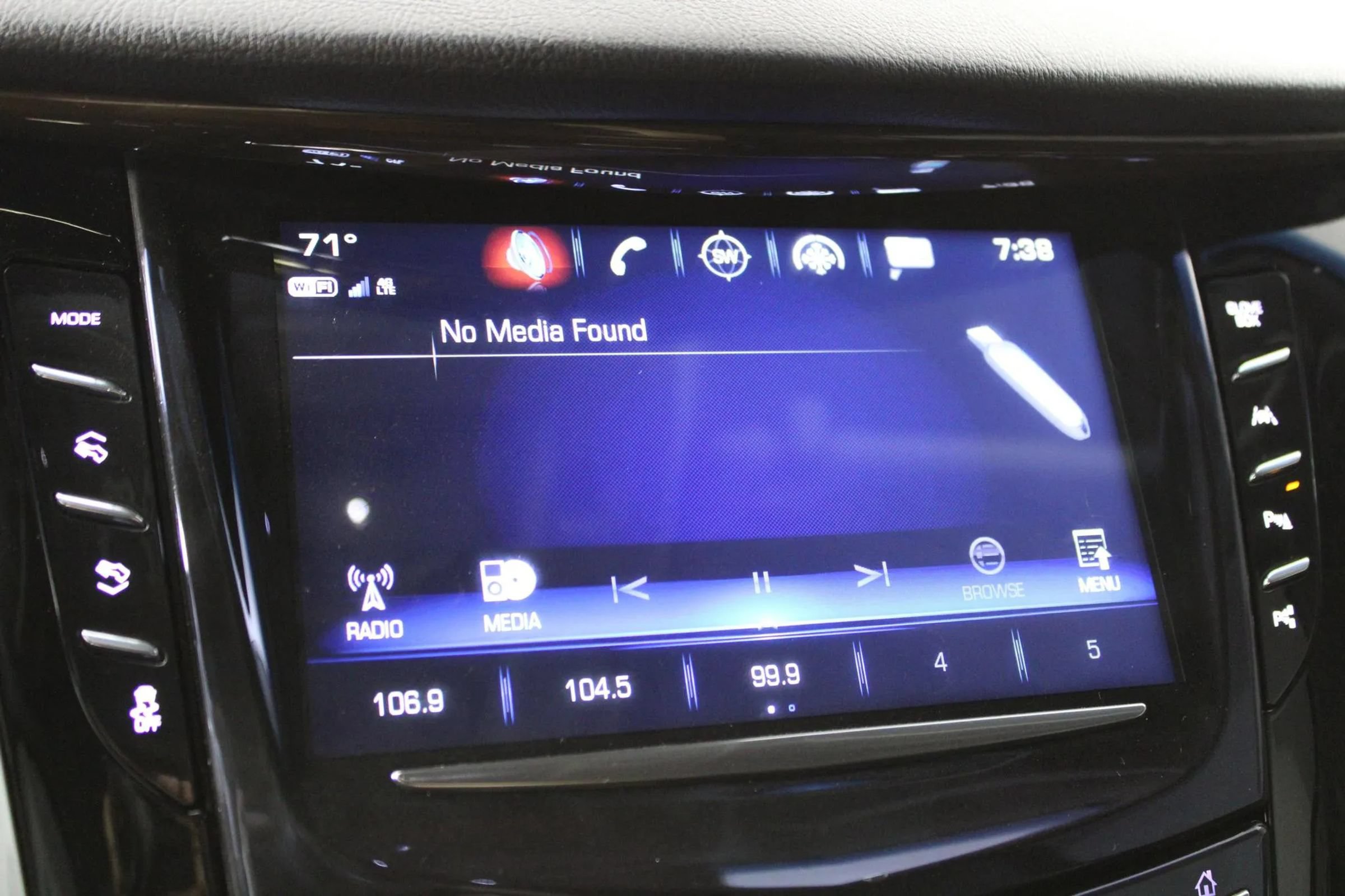 Used 2020 Cadillac Escalade ESV Luxury AWD/4WD image 26