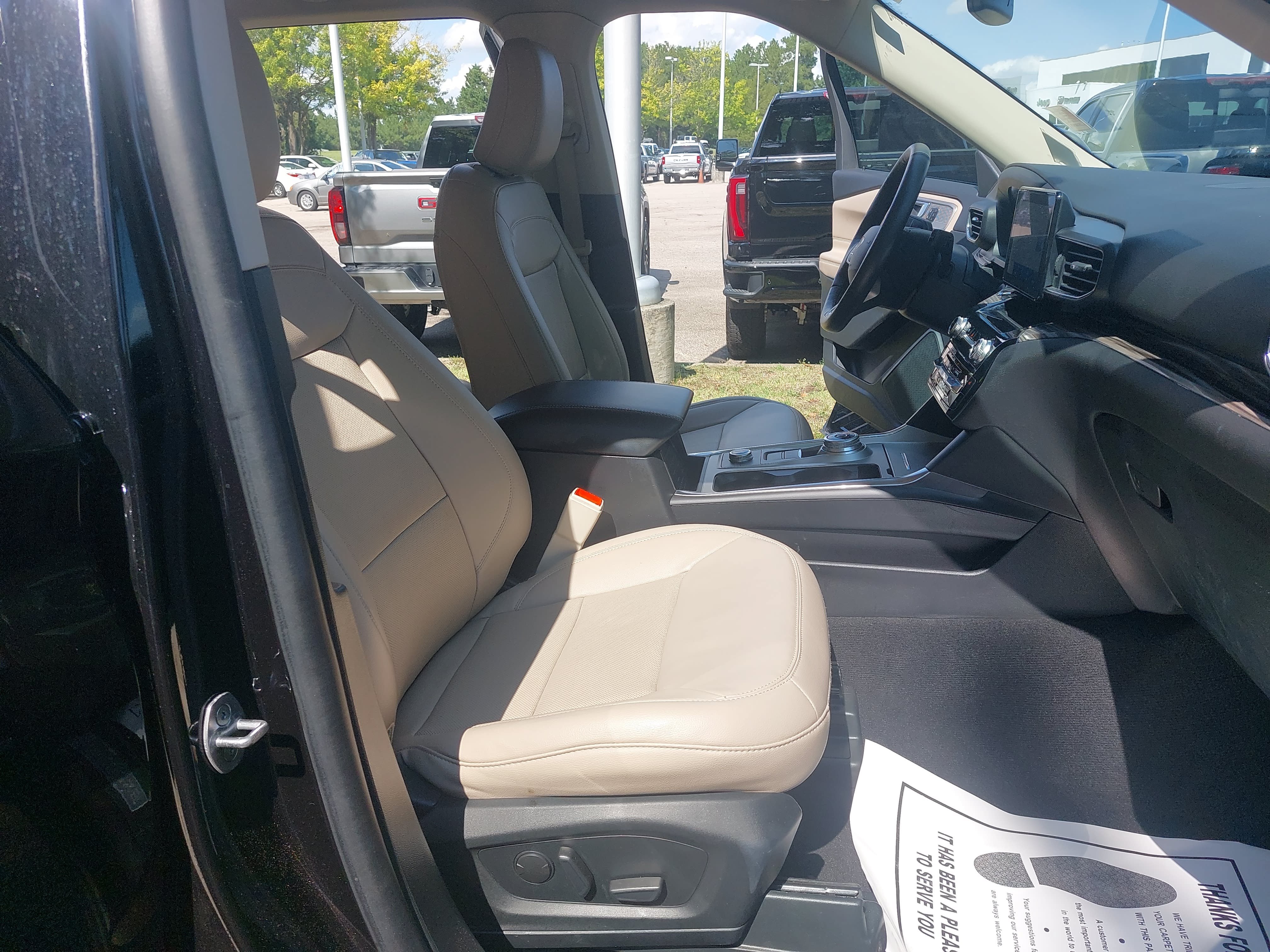Used 2023 Ford Explorer Limited w/ Equipment Group 301A AWD/4WD image 10