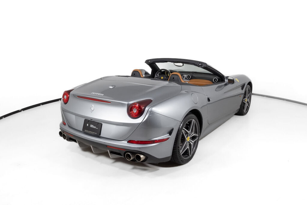 Used 2016 Ferrari California T RWD image 8
