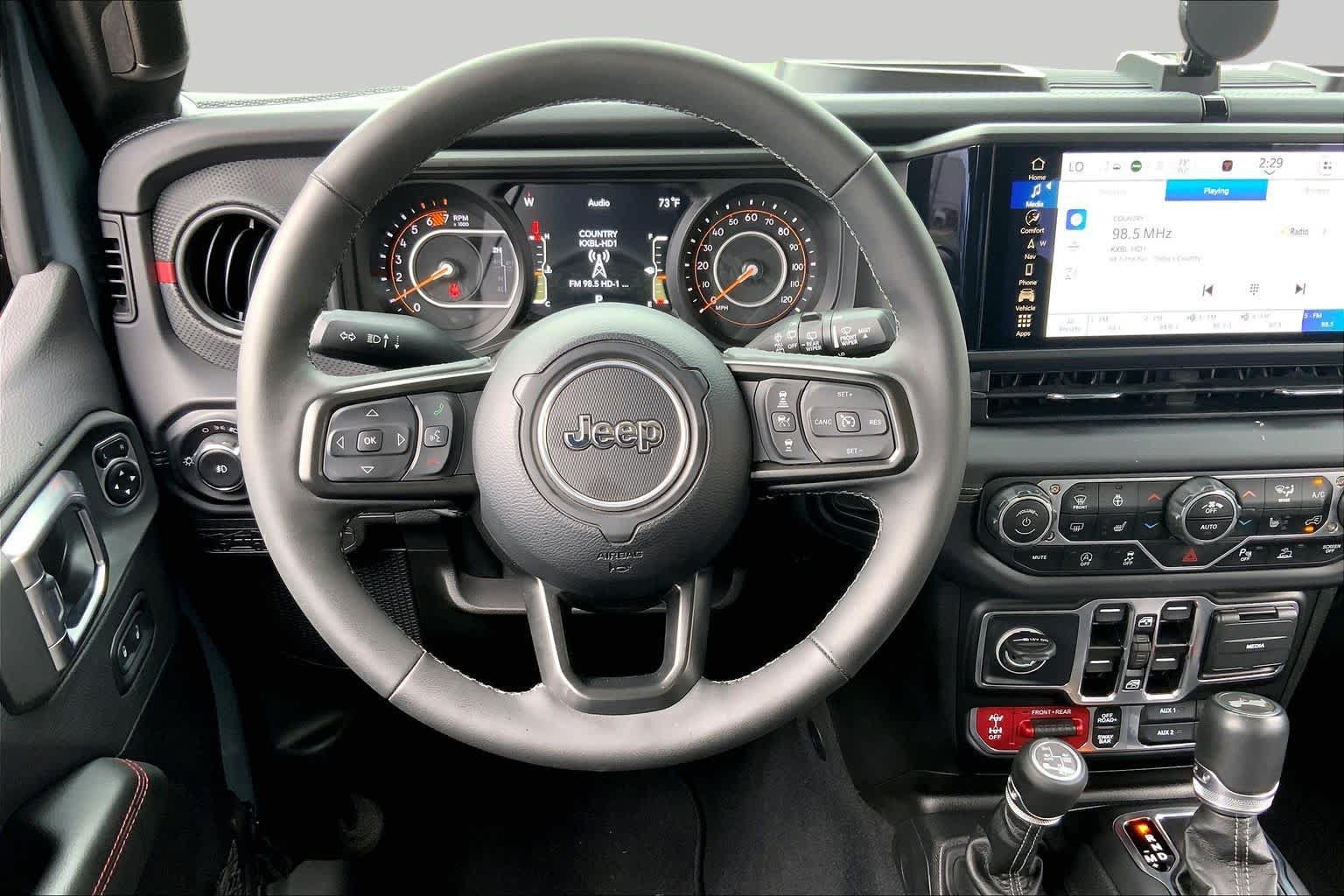 Used 2025 Jeep Wrangler Unlimited Rubicon AWD/4WD image 6