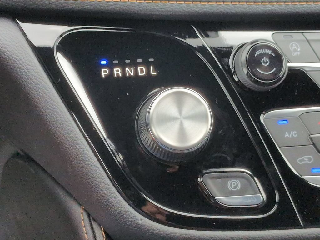 New 2027 Chrysler Pacifica Pinnacle w/ Theater Group FWD image 25